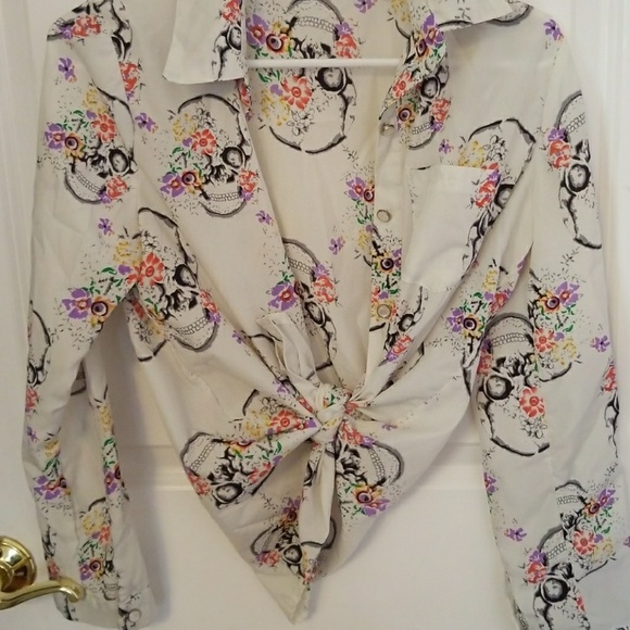 Skull and floral print button down - Picture 3 of 3